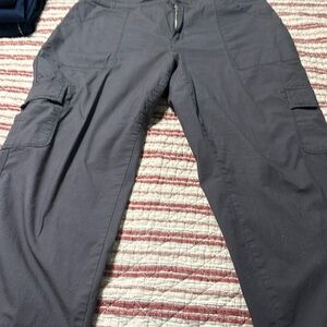 Women’s crop pants